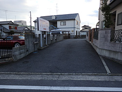 3.駐車場入り口