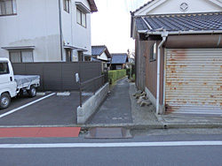 7.電柱向かいの細い道